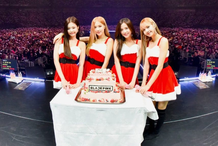 Muôn vàn kiểu Merry Christmas 'muối mặn' của idol xứ Hàn Ảnh 3