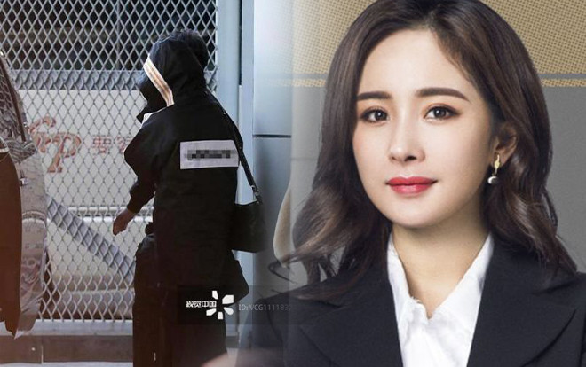 Dương Mịch lần đầu tiên xuất hiện sau ly hôn với Lưu Khải Uy, diện cây đen kín mít né ống kính phóng viên Ảnh 2