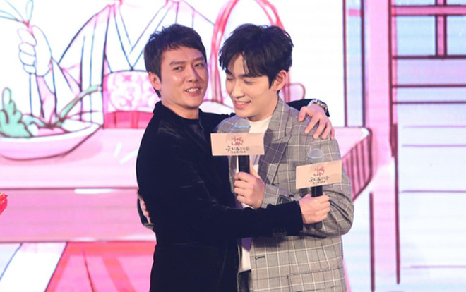 Họp báo 'Minh Lan truyện': Triệu Lệ Dĩnh vắng mặt giữa tin đồn mang thai, Phùng Thiệu Phong ôm ấp Chu Nhất Long Ảnh 2