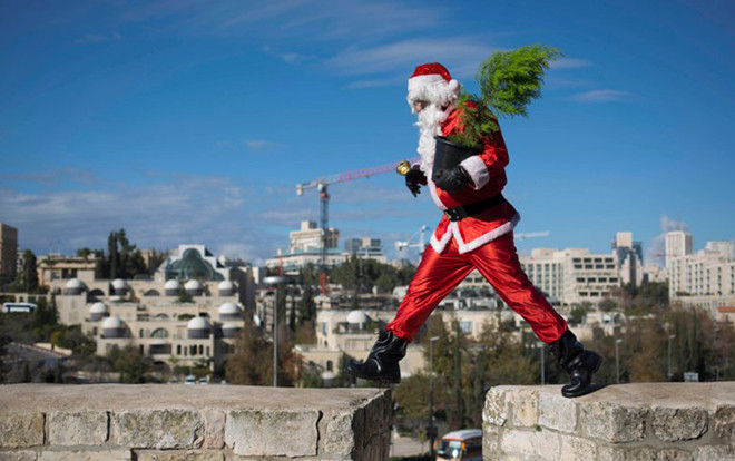 Vì sao cơ quan quân sự Mỹ lại theo dõi ông già Noel suốt từ năm 1955 đến nay Ảnh 2