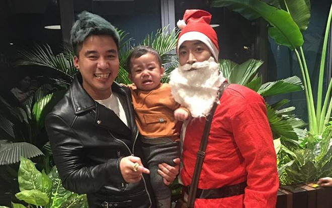 Dở khóc dở cười khi trẻ nhìn thấy ông già Noel: Bé khóc nấc không thành tiếng, có bé 'thảm thương' trông đến tội Ảnh 2