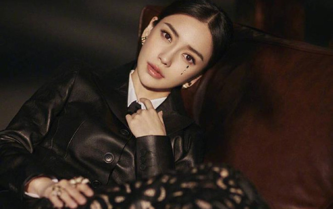 Angelababy tung loạt bộ ảnh 'huyền bí' đầy mê hoặc trên bìa tạp chí thời trang Ảnh 2