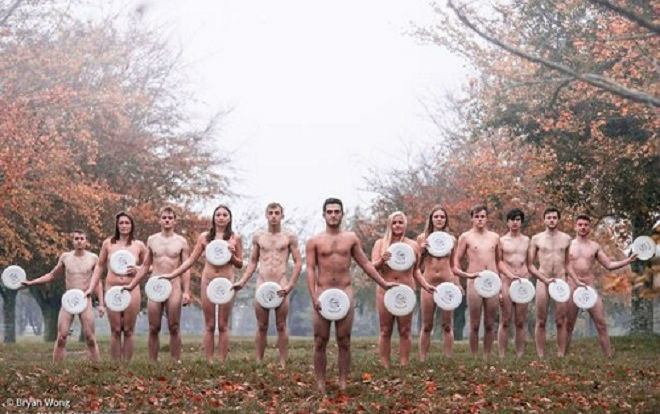 Độc lạ: Sinh viên Anh chụp ảnh 'nhạy cảm' để gây quỹ từ thiện Ảnh 2