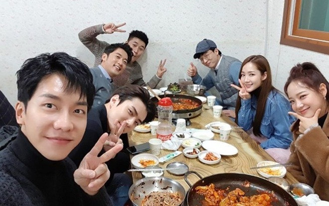 Sehun (EXO) khoe ảnh cùng Park Min Young - Lee Seung Gi, báo hiệu 'Busted!' chuẩn bị lên sóng Ảnh 2