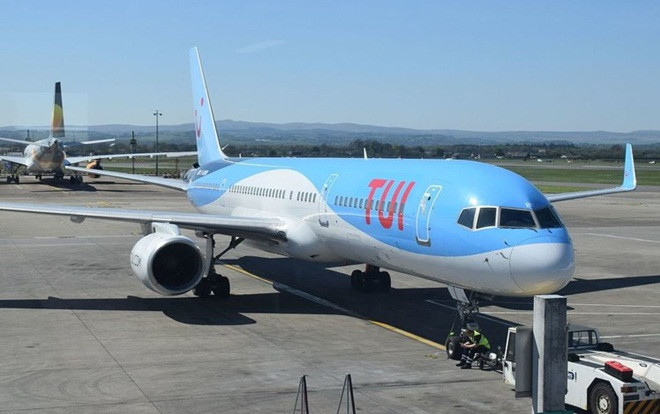 Hành khách tự nhận là khủng bố để 'thoát khỏi máy bay nhanh hơn' Ảnh 2