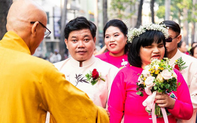 Nụ cười và giọt nước mắt của 50 cặp đôi khuyết tật trong lễ cưới tập thể Sài Gòn Ảnh 2