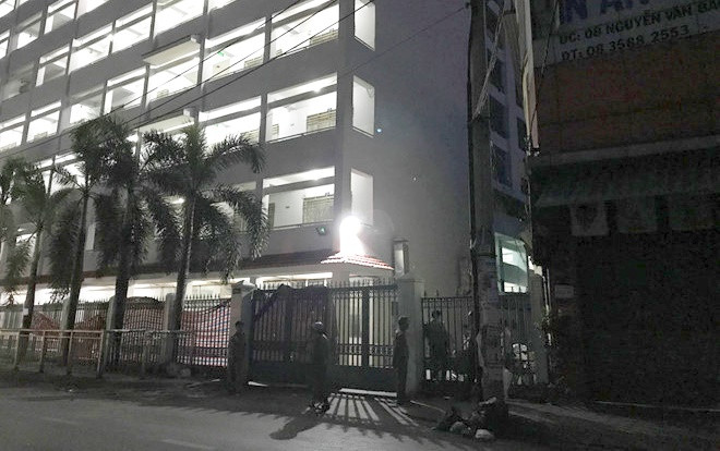 ĐH Công nghiệp TP.HCM siết chặt an ninh sau nhiều trường hợp người ngoài 'lẻn' vào tự tử gây xôn xao Ảnh 2