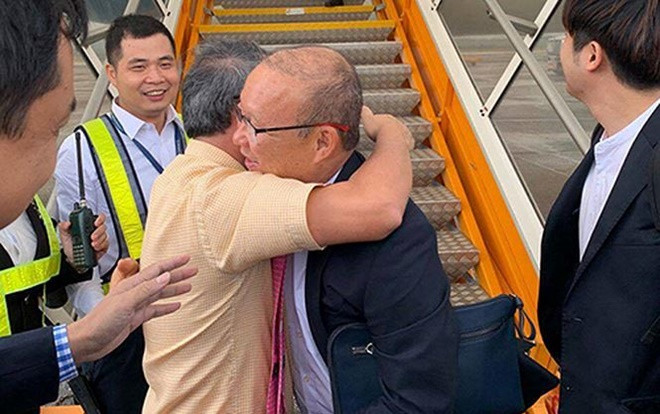 Ngày cuối cùng năm 2018 xuất hiện đề thi Văn chất hơn nước cất: Luận về cuộc gặp gỡ giữa bầu Đức và HLV Park Hang-seo Ảnh 2