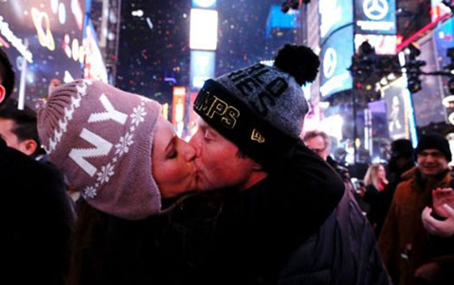 Những người Mỹ tìm thấy tình yêu vào đêm giao thừa Ảnh 2