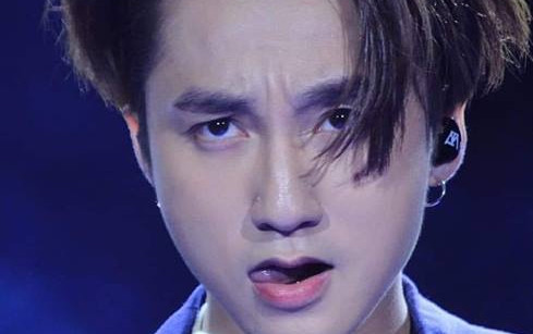 Clip: Cách Sơn Tùng M-TP 'trót lọt' qua mắt hàng chục người mà… chẳng một ai nhận ra cả! Ảnh 2