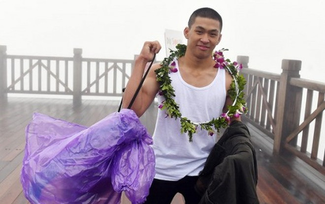 Thanh niên mặc áo ba lỗ 'thách thức' giá lạnh 0 độ trên đỉnh Fansipan là võ sĩ boxing ở Sài Gòn Ảnh 2