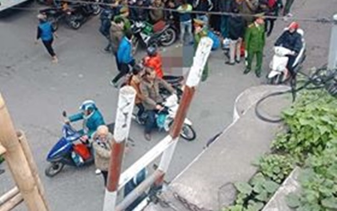 Đang đi xe máy trên đường, người đàn ông trung tuổi mặc áo Grab ngã gục xuống đất tử vong Ảnh 2