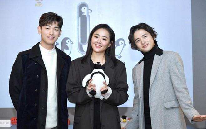 Họp báo 'Penguin': Moon Geun Young đáng yêu bên Eric Nam - Kim Hye Sung 'Gia đình là số 1' Ảnh 2