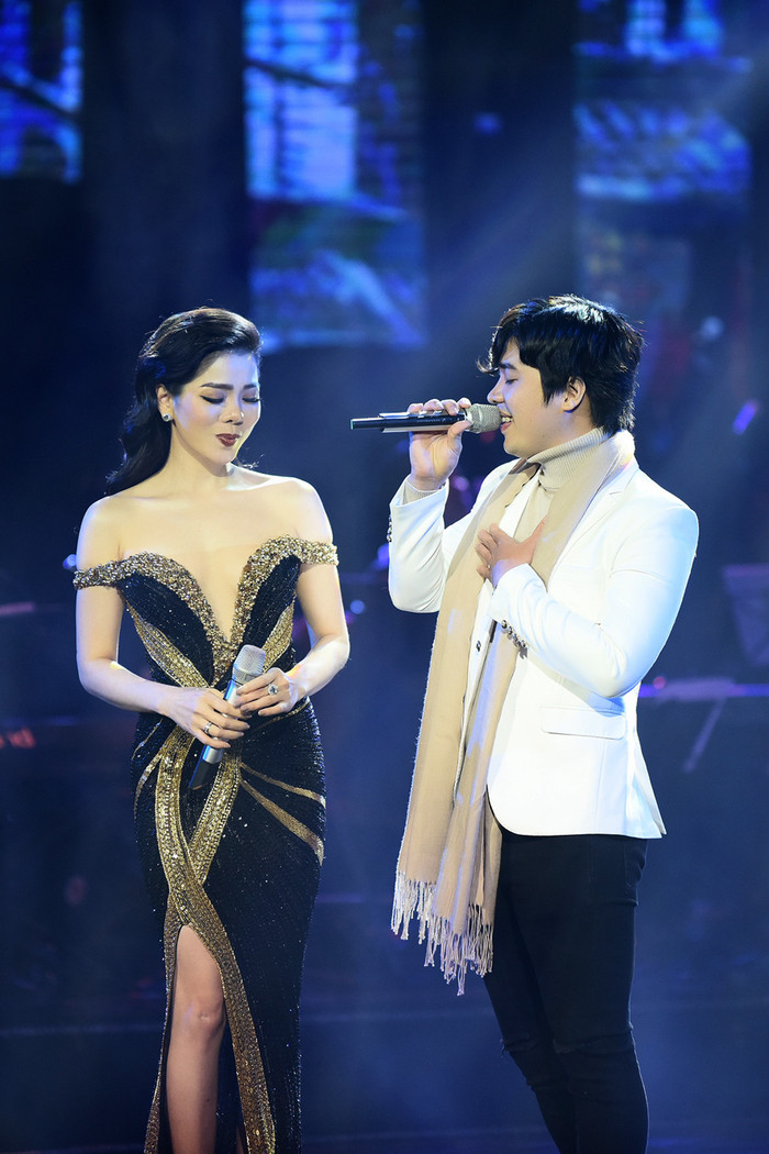 Lệ Quyên bật khóc nức nở trong liveshow của mình, và lí do chính là…