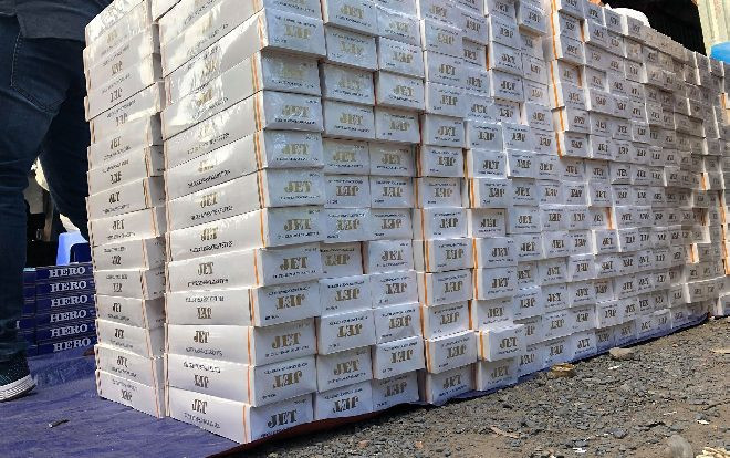 Phát hiện gần 70.000 gói thuốc lá lậu giấu trong kho phế liệu ở Sài Gòn Ảnh 2
