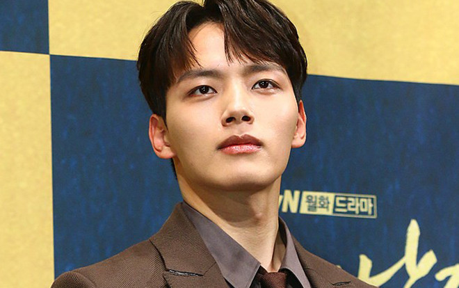 Yeo Jin Goo giống như một 'oppa' và là một vị vua thực sự khi quay 'The Crowned Clown' Ảnh 2