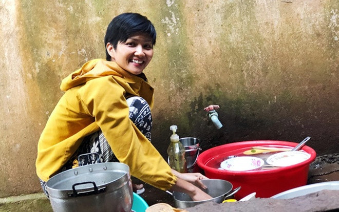 Đằng sau những bức ảnh gây sốt của bầu Đức và Hoa hậu H'Hen Niê Ảnh 2