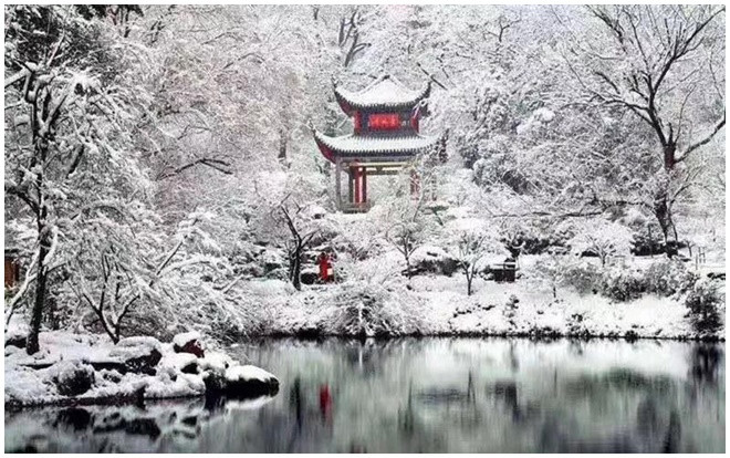 Khung cảnh trường Đại học Trung Quốc đẹp đến mê mẩn dưới màn tuyết trắng xoá Ảnh 2