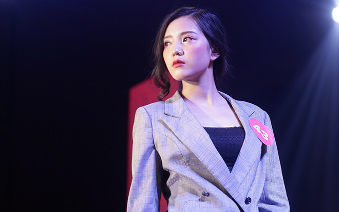 Ngắm nhìn các 'quý cô công sở' của ĐH Kinh doanh Công nghệ Hà Nội Ảnh 2