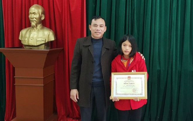 Hà Tĩnh: Nữ sinh lớp 8 đi lượm ve chai, nhặt được 30 triệu trả người đánh rơi Ảnh 2