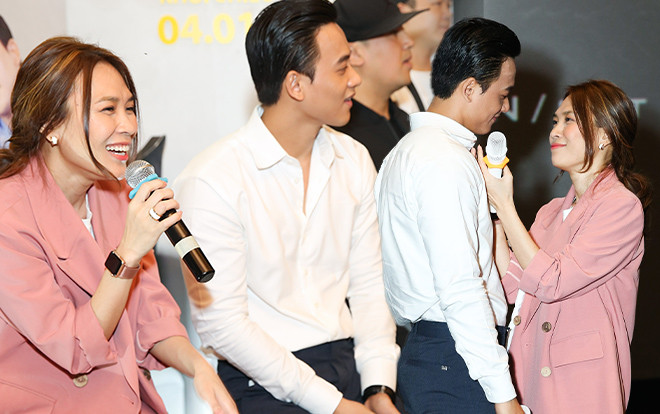 Fan hỏi 'Sao anh Phến dám ôm, hôn chị của em', Mỹ Tâm liền khích tướng: 'Phải hỏi sao anh dám nằm lên người chị' Ảnh 2