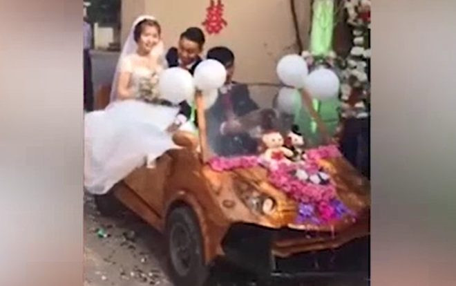 Không có đám cưới bạc tỷ, chú rể rước dâu bằng chiếc 'siêu xe' Lamborghini tự chế vẫn khiến dân mạng phát sốt Ảnh 2