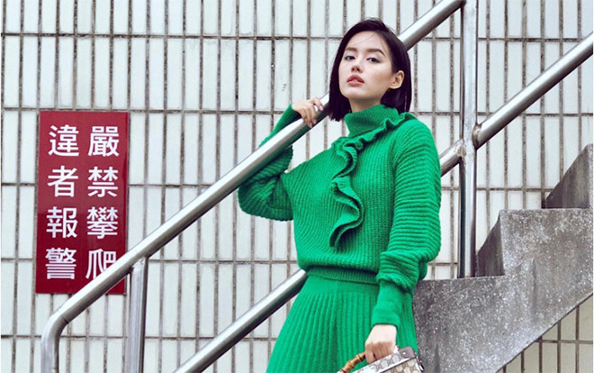 Mặc như Phí Phương Anh - Angela Phương Trinh là bao nổi, bao sáng nhất ngày Tết Ảnh 2