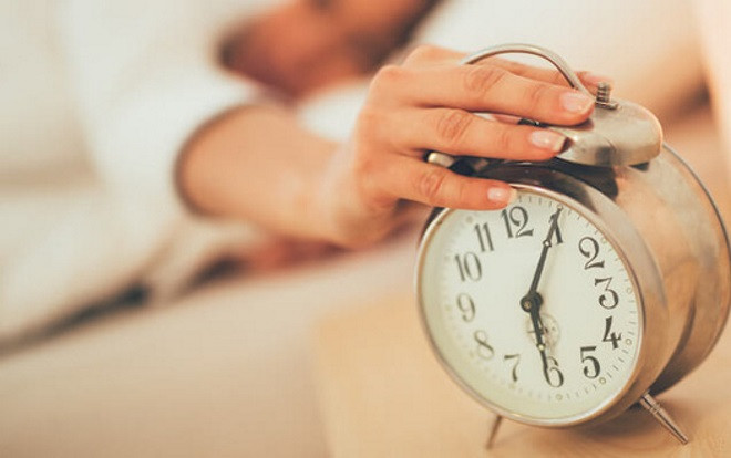 Sáng Hà Nội vừa mưa vừa rét căm căm, sinh viên phải làm gì để chui khỏi chăn ấm tới trường đúng giờ? Ảnh 2