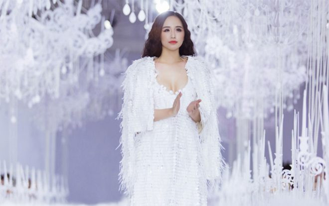 Hé lộ cái tên ảnh hưởng đến sự trở lại của Mai Phương Thúy, 2 ngày tập luyện cho 4 năm bỏ catwalk Ảnh 2