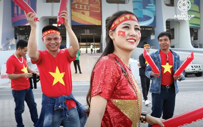 Ngắm các bóng hồng xinh đẹp 'thiêu đốt' ASIAN Cup 2019 Ảnh 2