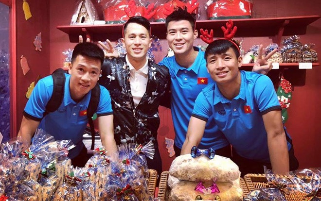 Đình Trọng đi Hàn Quốc chữa chấn thương Ảnh 2