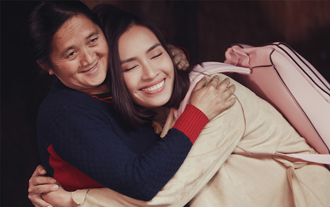 Ai cũng sẽ muốn 'chạy ngay về nhà' khi xem MV 'đậm vị Tết' này từ Ái Phương Ảnh 2