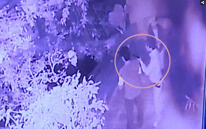 Hãi hùng nhóm xã hội đen gí súng, đánh người đàn ông nhận trả nợ thua độ như phim hành động Ảnh 2