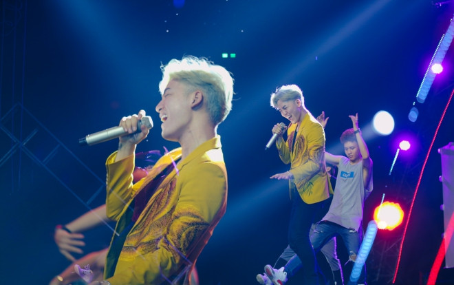 Lần đầu gặp gỡ, Ali Hoàng Dương đã muốn 'tính chuyện tương lai' cùng thiên thần chuyển giới Yoshi Ảnh 2