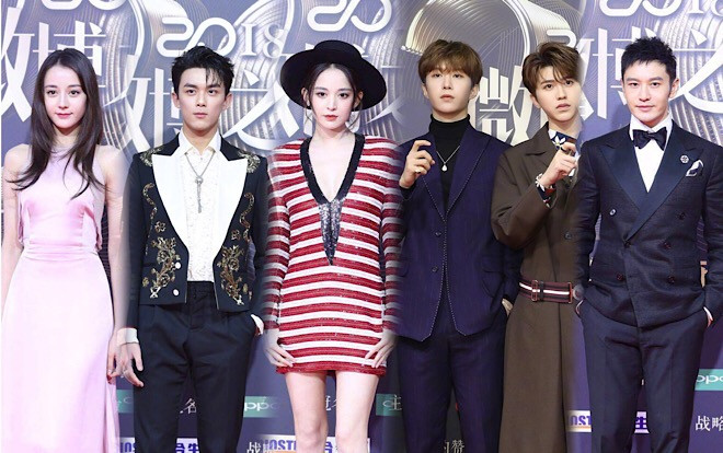 Thảm đỏ 'Đêm hội Weibo 2018': Nine Percent trẻ trung, Địch Lệ Nhiệt Ba đọ sắc cùng Cổ Lực Na Trát Ảnh 2