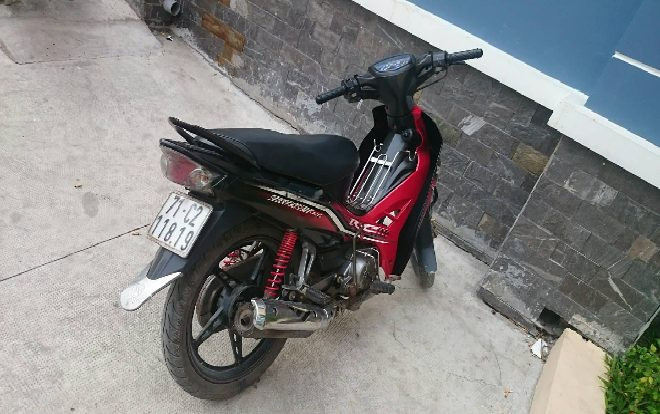 Truy tìm chiếc xe bị mất trộm hơn 1 tháng đậu trước cửa hàng dán Decal ở Sài Gòn Ảnh 2