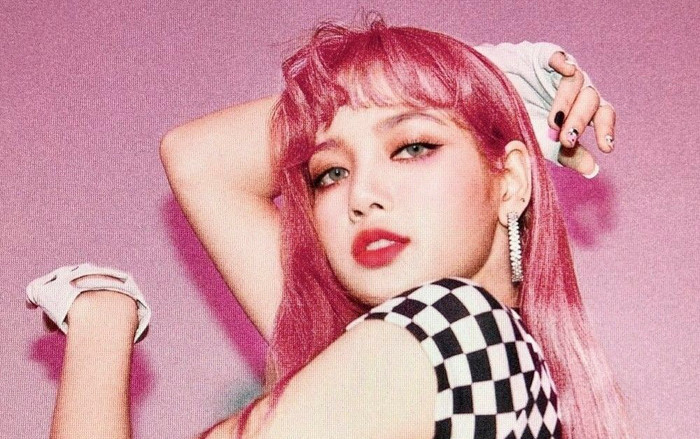 Lisa (BlackPink) chính thức vượt mặt Taeyeon (SNSD) để trở thành nữ idol Hàn Quốc được follow nhiều nhất Instagram Ảnh 2