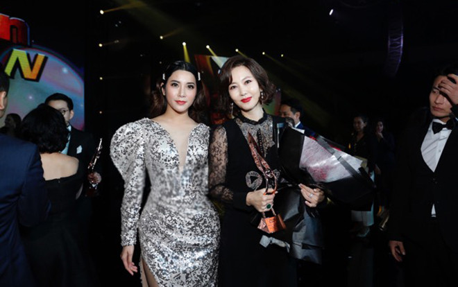 Yan My mặc váy ánh kim rạng rỡ bên quốc bảo nhan sắc xứ Hàn Kim Nam Joo Ảnh 2