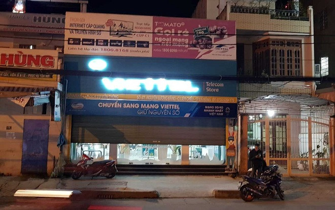 Truy tìm nam thanh niên cầm súng và mìn xông vào cửa hàng Viettel cướp 40 triệu Ảnh 2