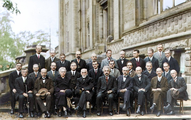 Bức ảnh nhiều 'não' nhất mọi thời đại: Nguyên một hội bạn gia thế khủng toàn thiên tài IQ trên 180 Ảnh 2