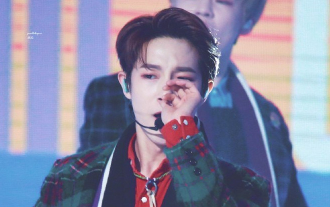 Fan xót xa khoảnh khắc thành viên NCT Dream gắng trình diễn dù bị chảy máu cam Ảnh 2