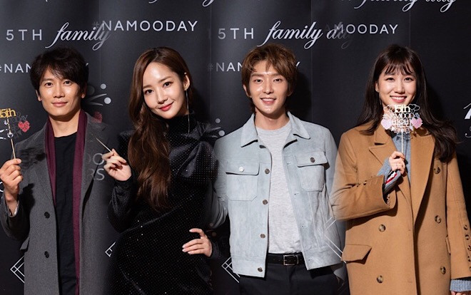 Lee Jun Ki - Park Min Young và Ji Sung dự tiệc kỷ niệm 15 năm Namoo Actors, nhân vật gắn bó lâu dài nhất lại vắng mặt Ảnh 2