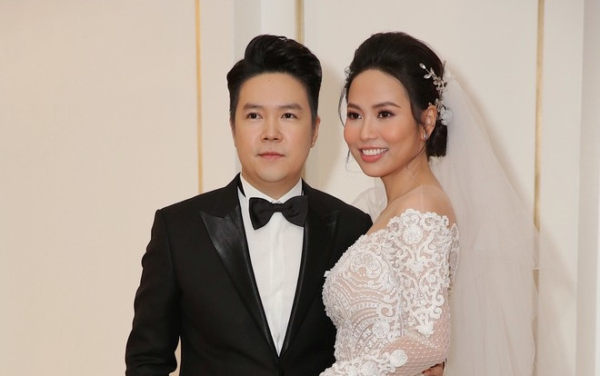 Giờ G đã điểm: Lê Hiếu và cô dâu Thu Trang rạng ngời hạnh phúc xuất hiện trong hôn lễ Ảnh 2
