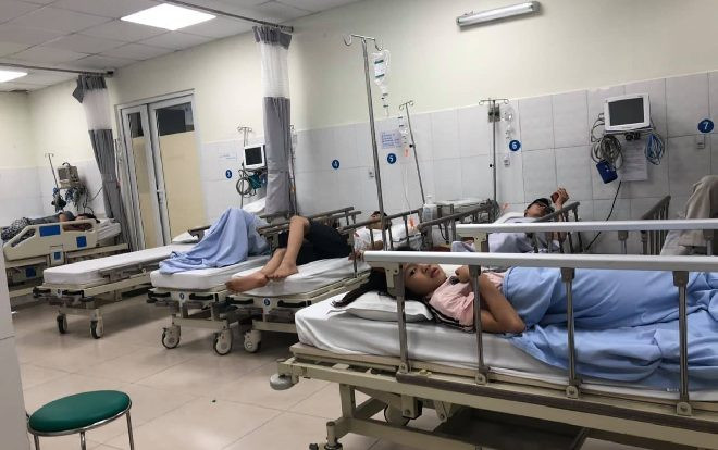 Ăn tiệc cuối năm ở nhà hàng, 10 người nhập viện nghi do ngộ độc ở Sài Gòn Ảnh 2