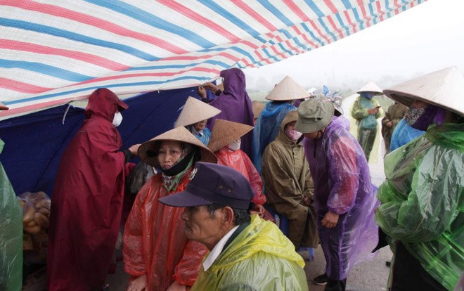 Nỗi khổ cực của người dân sống gần bãi rác lớn nhất Hà Nội: ‘Đi đám cưới không dám ăn cỗ, ngồi ở nhà phải mắc màn’ Ảnh 2