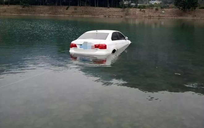 Người phụ nữ lái xe lao thẳng xuống sông tự tử vì lý do đáng thương nhưng cũng đáng trách Ảnh 2