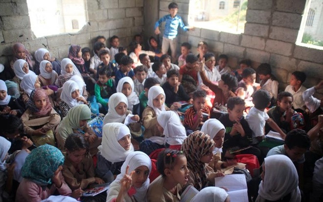 Câu chuyện truyền cảm hứng của đất nước bom đạn Yemen: Thầy giáo biến nhà riêng thành trường học cho 700 trẻ em Ảnh 2