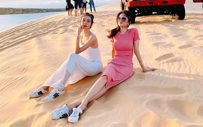 Hương Giang và Yoshi diện giày đôi khiến fan ra sức ‘đẩy thuyền’ Ảnh 2