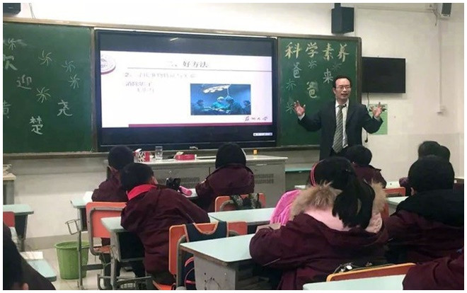 Xuất hiện ngôi trường toàn phụ huynh học vấn siêu khủng: Quy tụ 194 tiến sĩ Ảnh 2