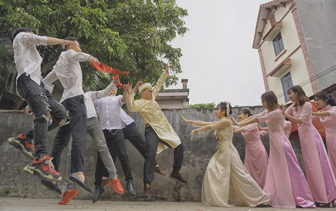 'Thánh chế video' TheAnh28 lấy vợ: Ảnh và clip bá đạo đến nỗi khắp 'Vịnh Bắc Bộ' phải chào thua Ảnh 2